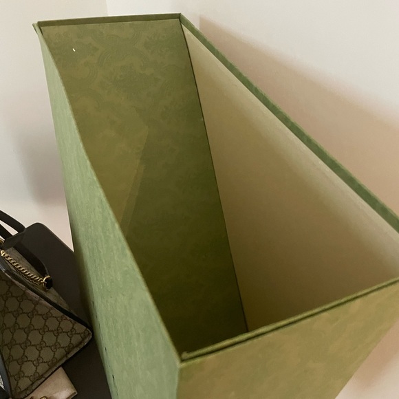 Authentic Gucci GG Supreme Medium Shoulder Bag - Picture 9 of 13